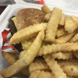 1/4 ib cheeseburger