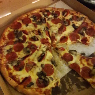 X-large pepperoni with mushrooms.