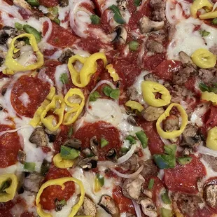 Deluxe pizza with mouth watering toppings!