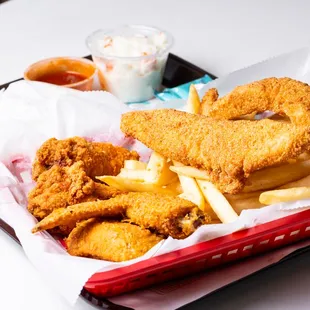 chicken wings and fried chicken, bbq chicken, bbq wings, chicken, chicken wings, fried chicken, poultry, food, fried chicken wings