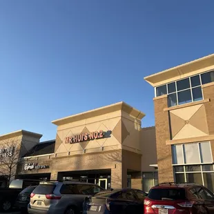 the outside of a restaurant