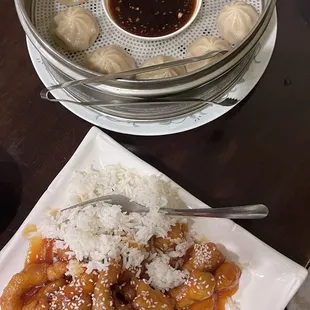 8 Piece Pan Fried or Steamed Dumplings/ Sesame Chicken /