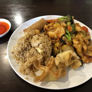 Szechuan chicken lunch special.