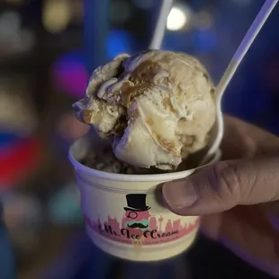 Sea salt caramel and Dutch chocolate 2-scoops ice cream