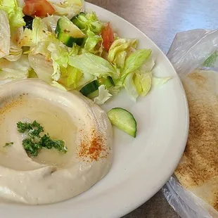 Hummus, salad &amp; pita bread
