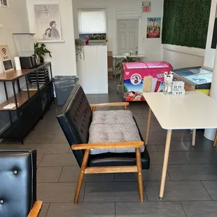 sushi and sashimi, interior