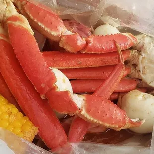 2 cluster snow crabs