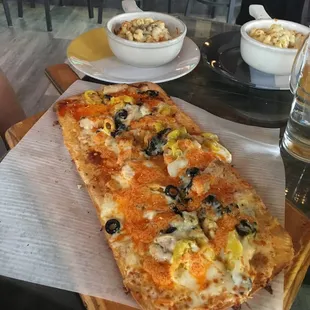 Buffalo chicken flatbread and Mac and cheese