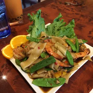 Drunken noodles (shrimp) --lunch special size