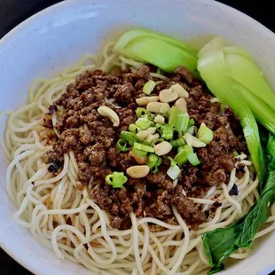 Special Zhajang Noodles 特色炸酱面
 
 popular