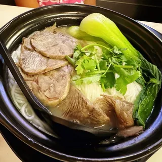 12. Clear Soup Beef Rice Noodles in Clay Pot