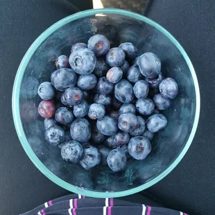 a bowl of blueberries