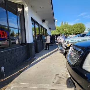 Expect a line on Sunday&apos;s at 845am