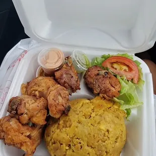 Mofongo de chicharrón de pollo