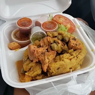 Mofongo de pollo en salsa