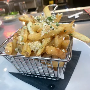 $5 happy hour Garlic fries
