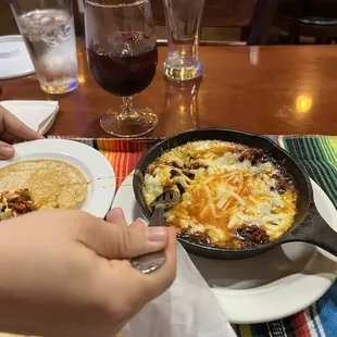 Queso Fundido con Chorizo