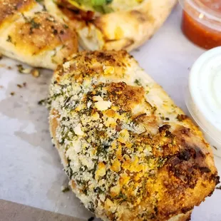 Stuffed garlic knot