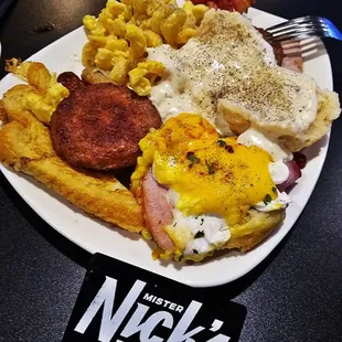 a plate of breakfast food