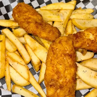 Kids chicken tender meal