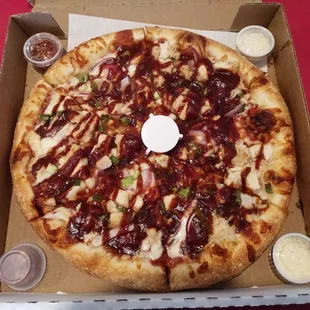 Best pizza in Oakland, so I don't know where all these 1-star reviews are coming from, probably out of town folks in my opinion.