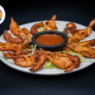 Medio Medio, camarón y pulpo. Shrimp and octopos