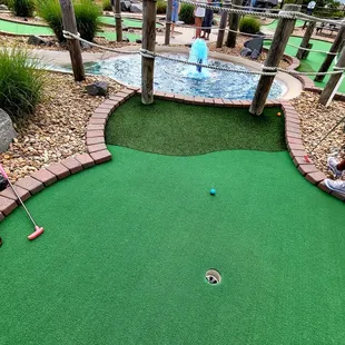 Mini golf   ...nice course.