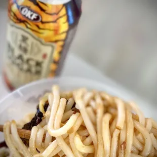 Rice noodle and milk tea, please