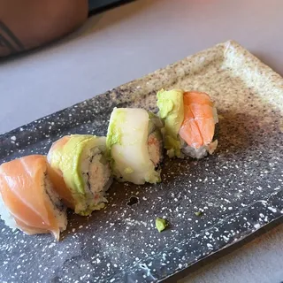 Rainbow Roll (8 pcs)