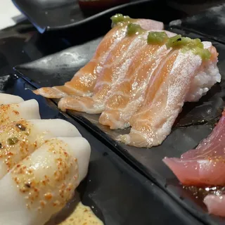 Salmon Belly Nigiri (2 pcs)