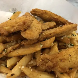 6 piece chick strips with garlic fries