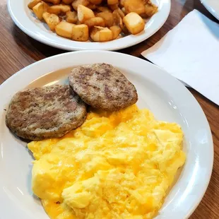 Scramble eggs, turkey sausage,  and seasoned potatoes. Delicious