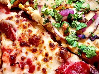 Alanos Pizza & Subs