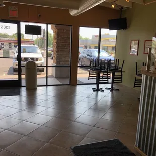 the inside of a fast food restaurant