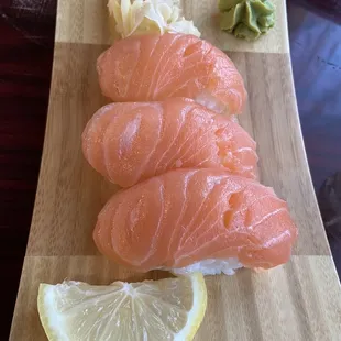 Salmon nigiri.