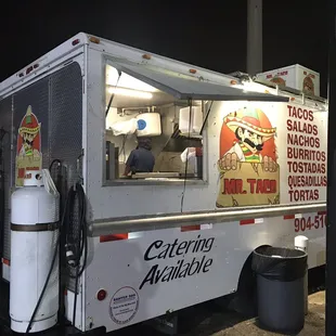 a food truck at night