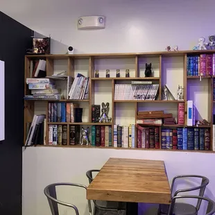 Seating with free wifi!