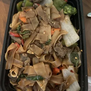 Drunken noodles with beef