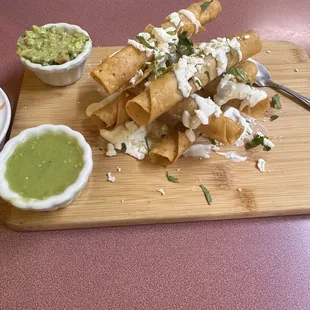 MR TAQUITOS DORADOS (6PC)