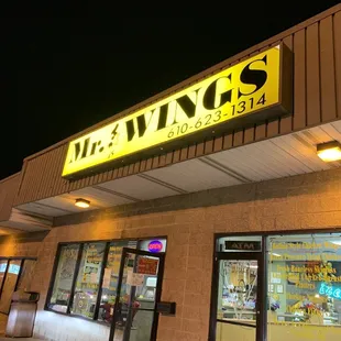 the outside of a restaurant