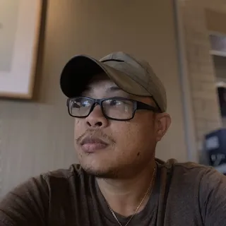 Alex V.