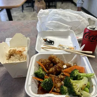 Orange chicken with broccoli and carrots and white rice