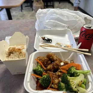 Orange chicken with broccoli and carrots and white rice