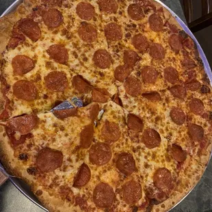 Large pepperoni pizza
