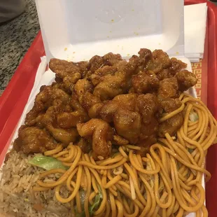 Whoa mama, that&apos;s a whole lotta orange chicken.