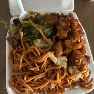 a plate of noodles and broccoli