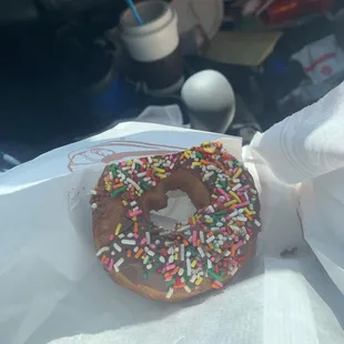 see missing frosting. i haven't had a bite yet an theres nothing stuck to the bag...