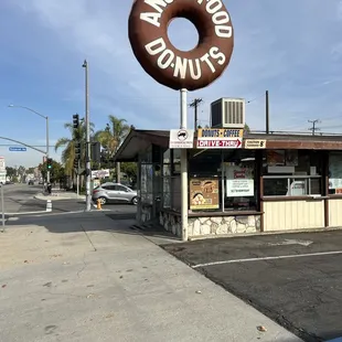 Sign. Long Beach blvd