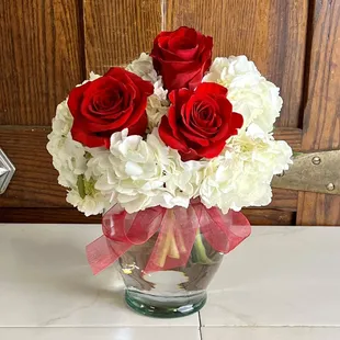 Roses and Hydrangeas
https://www.mrsdehavens.com/flower/roses-and-hydrangeas/468278