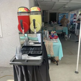 Dual slushy machine fruit punch and piña colada